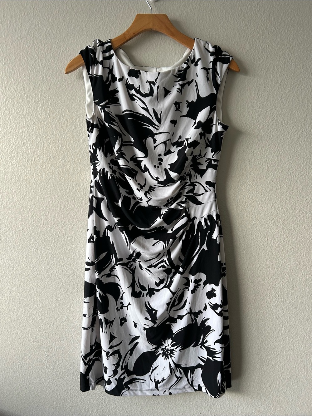 Anne Klein Sleeveless Black & White Floral Draped Sheath Dress, size 8